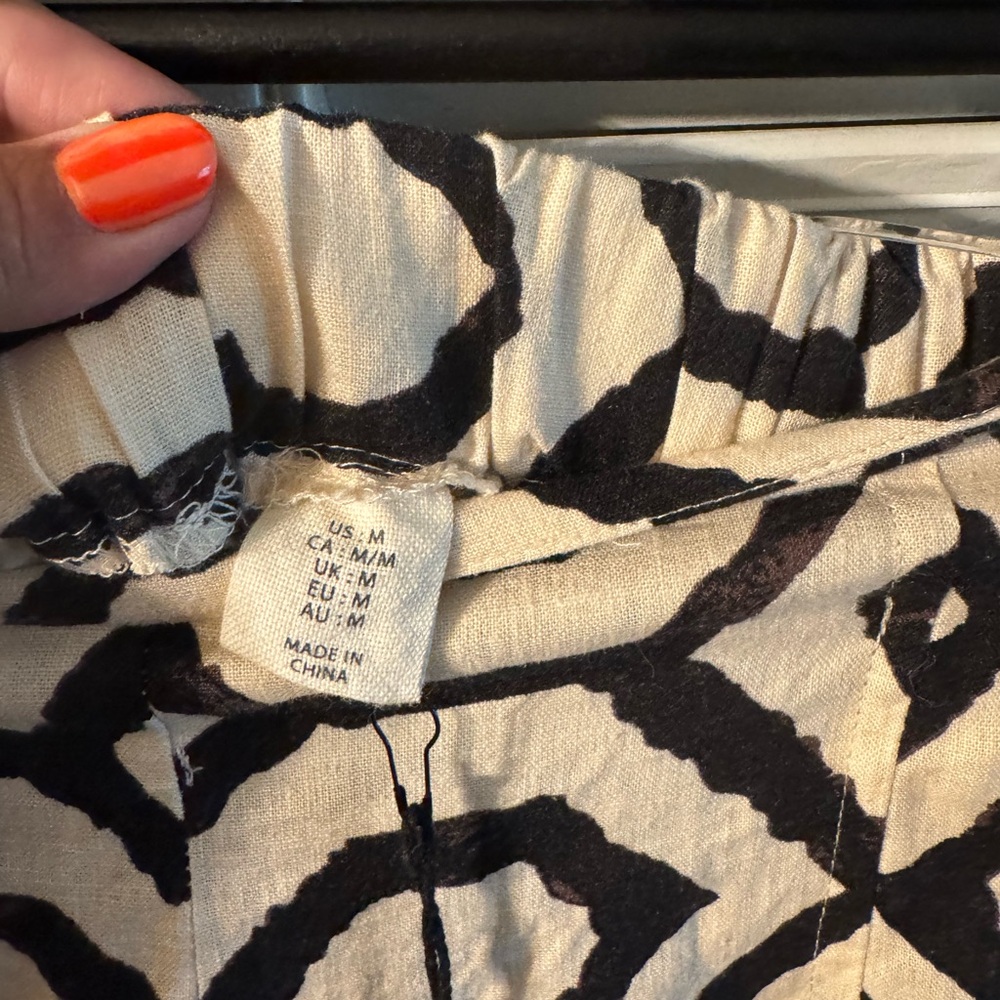 Stylish Black and White Wide Leg Pants - Picture 4 of 4